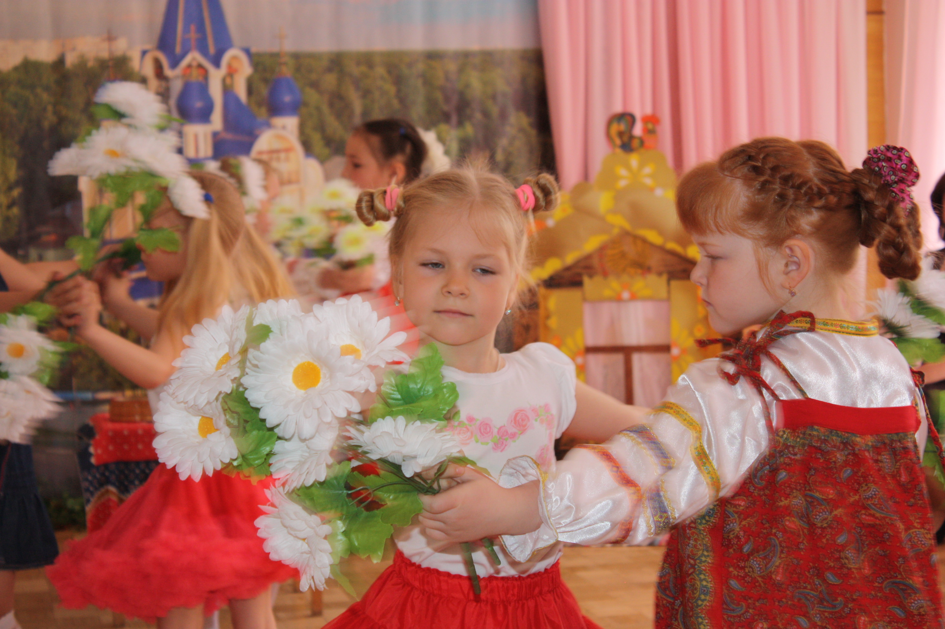 Танец с ромашками
